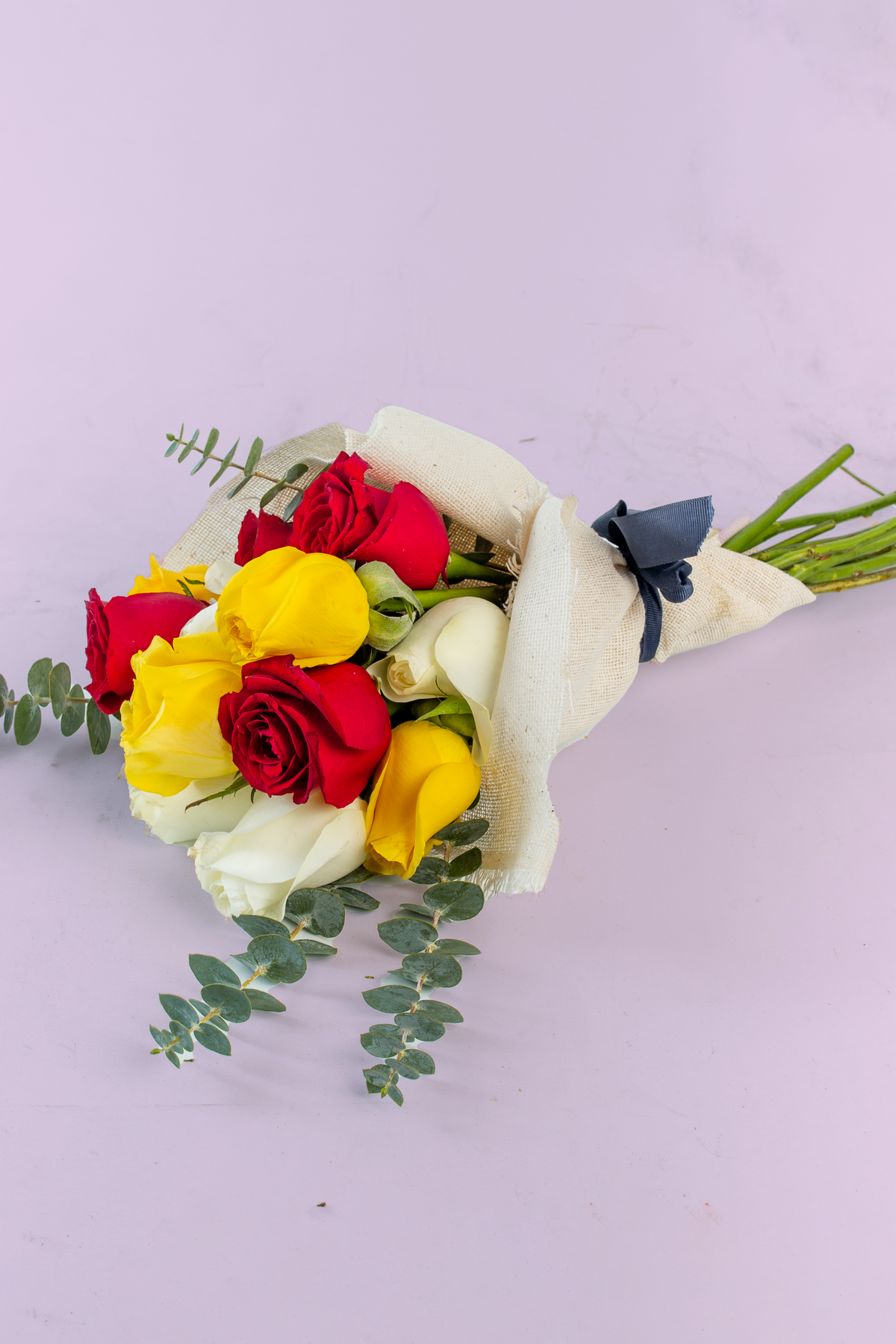 Bouquet of 12 Mixed Roses - Jute Wrap