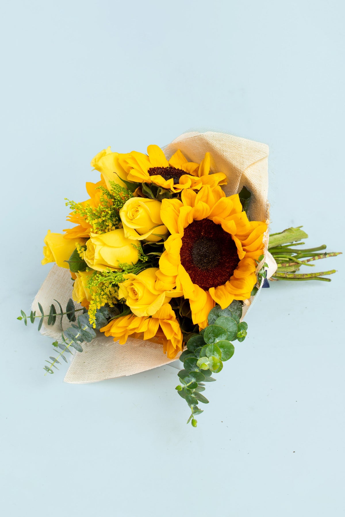 Ramo Girasol y Rosa Amarilla / Envoltura Yute CEL.