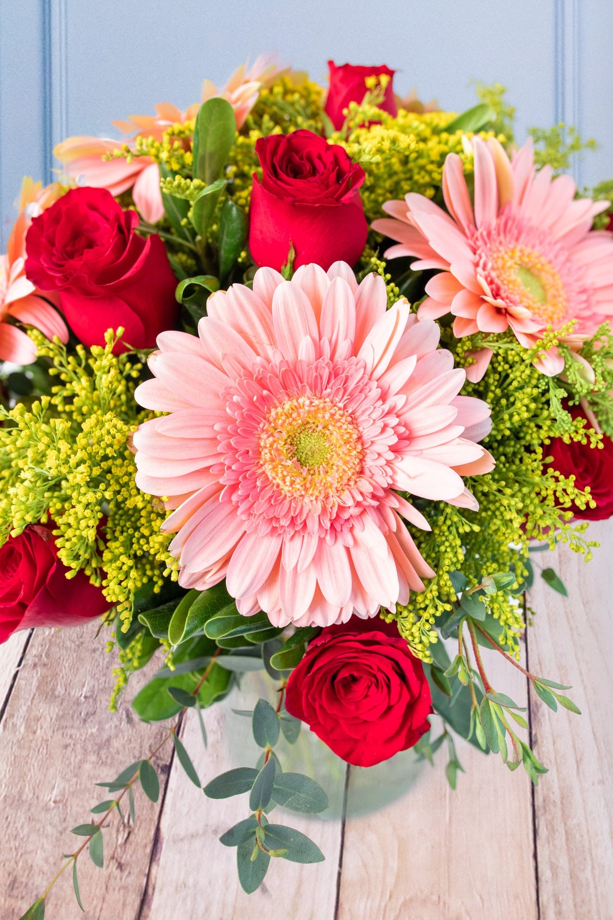 Baila Conmigo - Gerbera Rosa y Rosa Roja LEON
