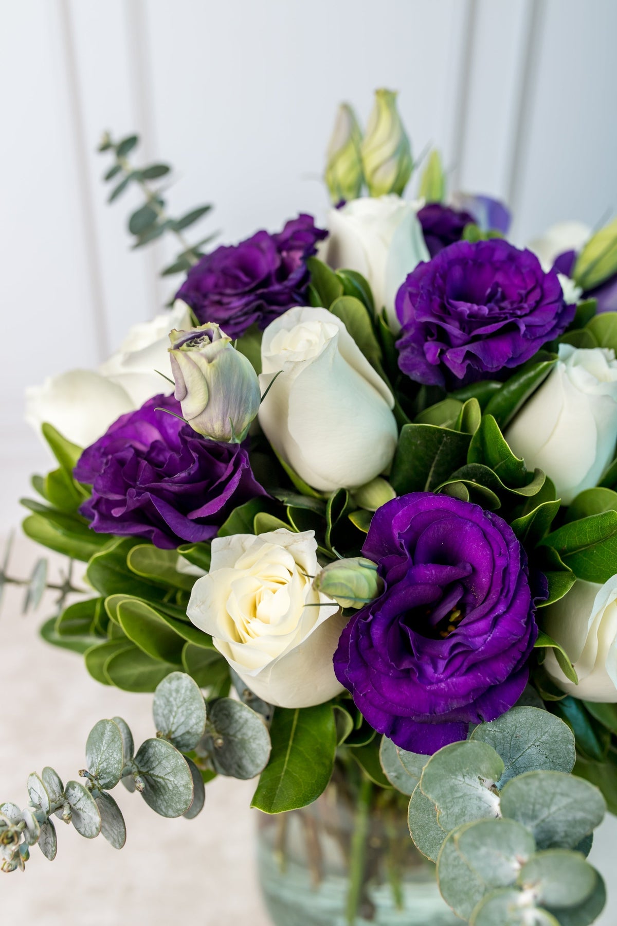 Claro de Luna - Rosa Blanca y Lisianthus Morado TGZ