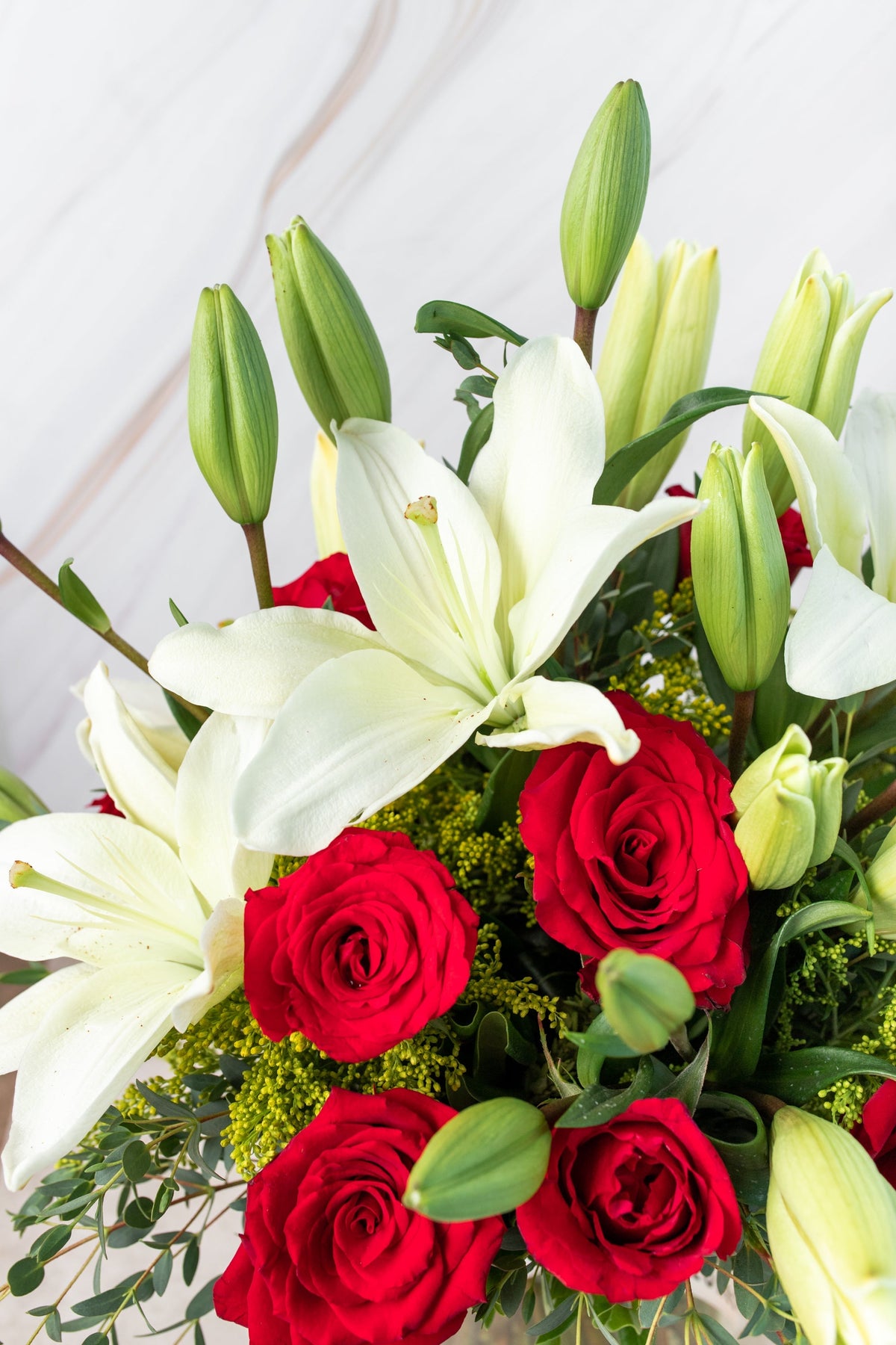 Carmín - Rosas Rojas y Lilium Blanca TGZ