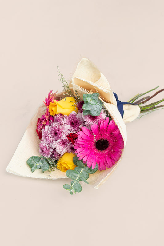 Ramo Gerbera, Rosa Amarilla, Roja y Moreliana - Envoltura Yute CH/IXT
