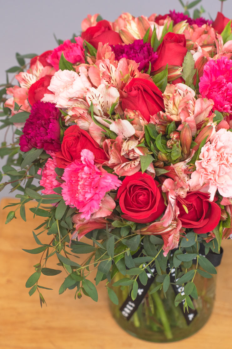 Enamorados / Rosa Roja y Astromelia Rosa CEL.