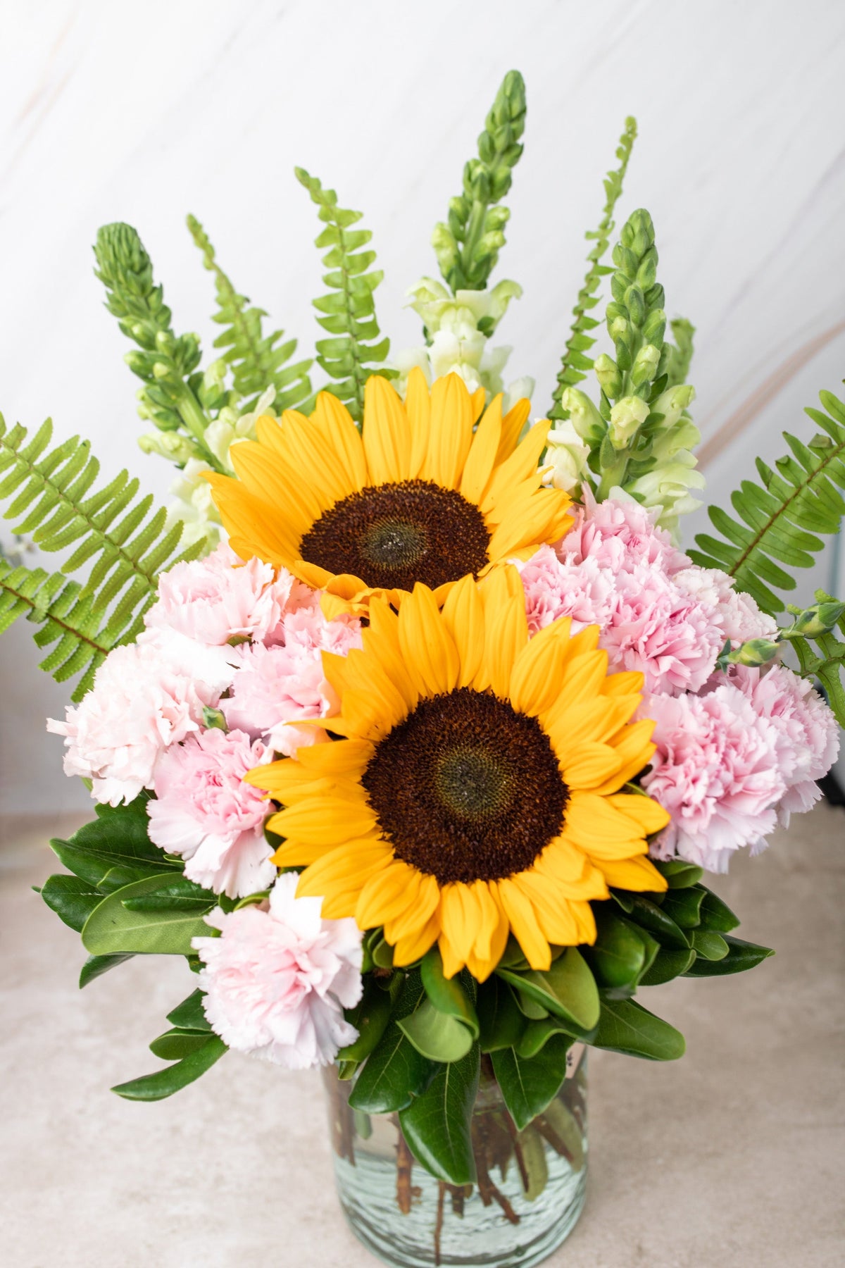 Feliz Día - Girasoles y Claveles Rosas LEON