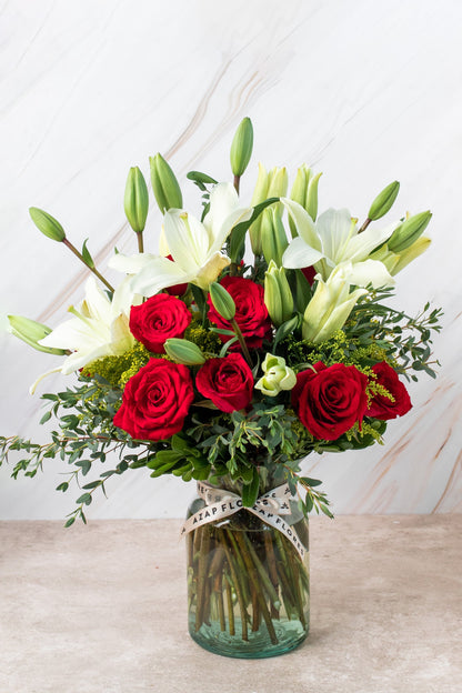 Carmín - Rosas Rojas y Lilium Blanca XAL