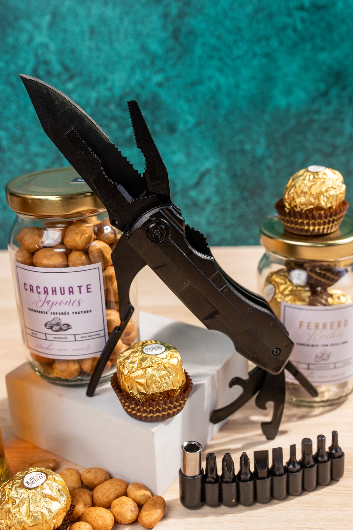 Adventure Kit - Pocket Knife and Whiskey
