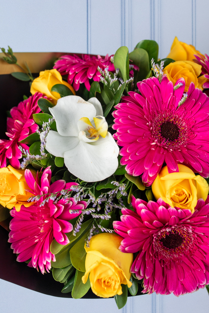 Instantes - Gerbera, Rosa Amarilla y Orquídea Blanca