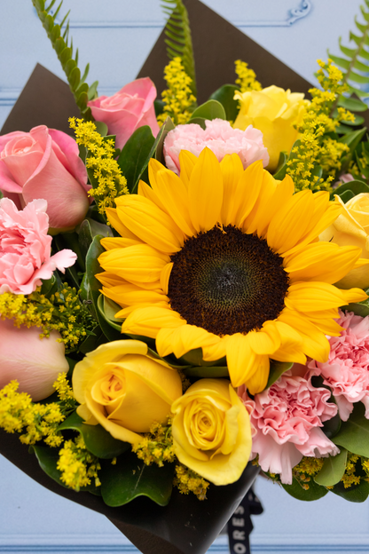 Amable - Girasol, Rosa Blanca y Clavel Rosa