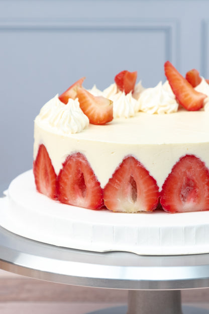 Large Strawberry Cake - Chocolate and Philadelphia Cheesecake