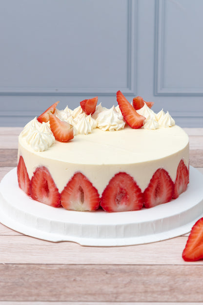 Large Strawberry Cake - Chocolate and Philadelphia Cheesecake