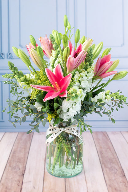 Paisaje // Lilium Rosa y Perrito Blanco SNL
